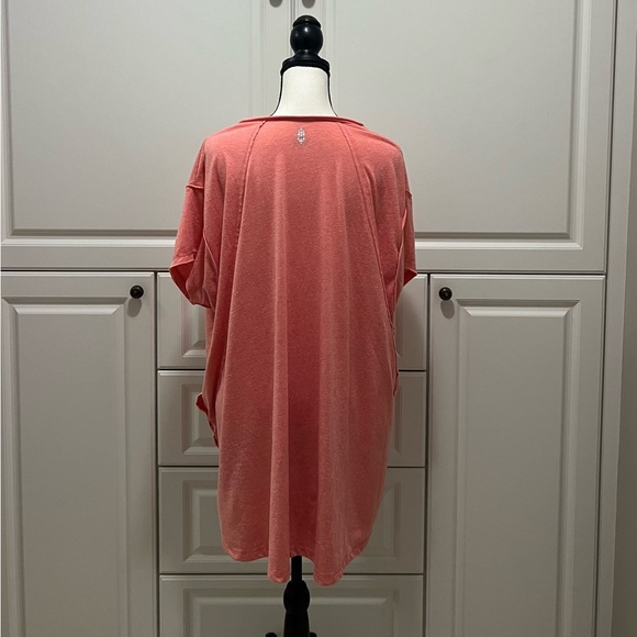 FREE PEOPLE MOVEMENT CITY VIBES TEE - MARASCHINO - Picture 7 of 10